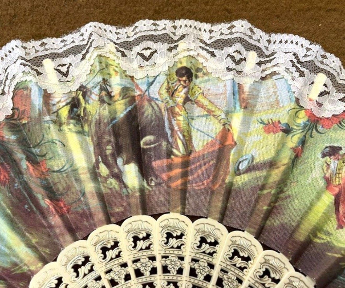 Vintage Spanish Fan Bullfighter Design