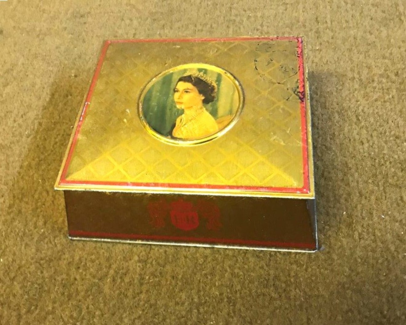 Queen Elizabeth II Coronation Souvenir Biscuit Tin McVitie & Price Ltd June 1953