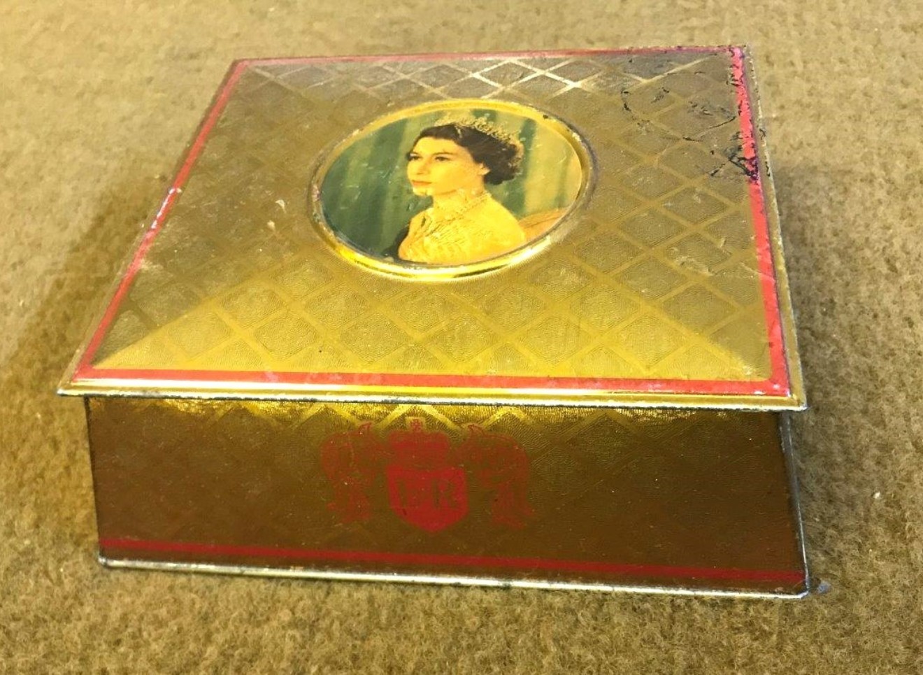 Queen Elizabeth II Coronation Souvenir Biscuit Tin McVitie & Price Ltd June 1953