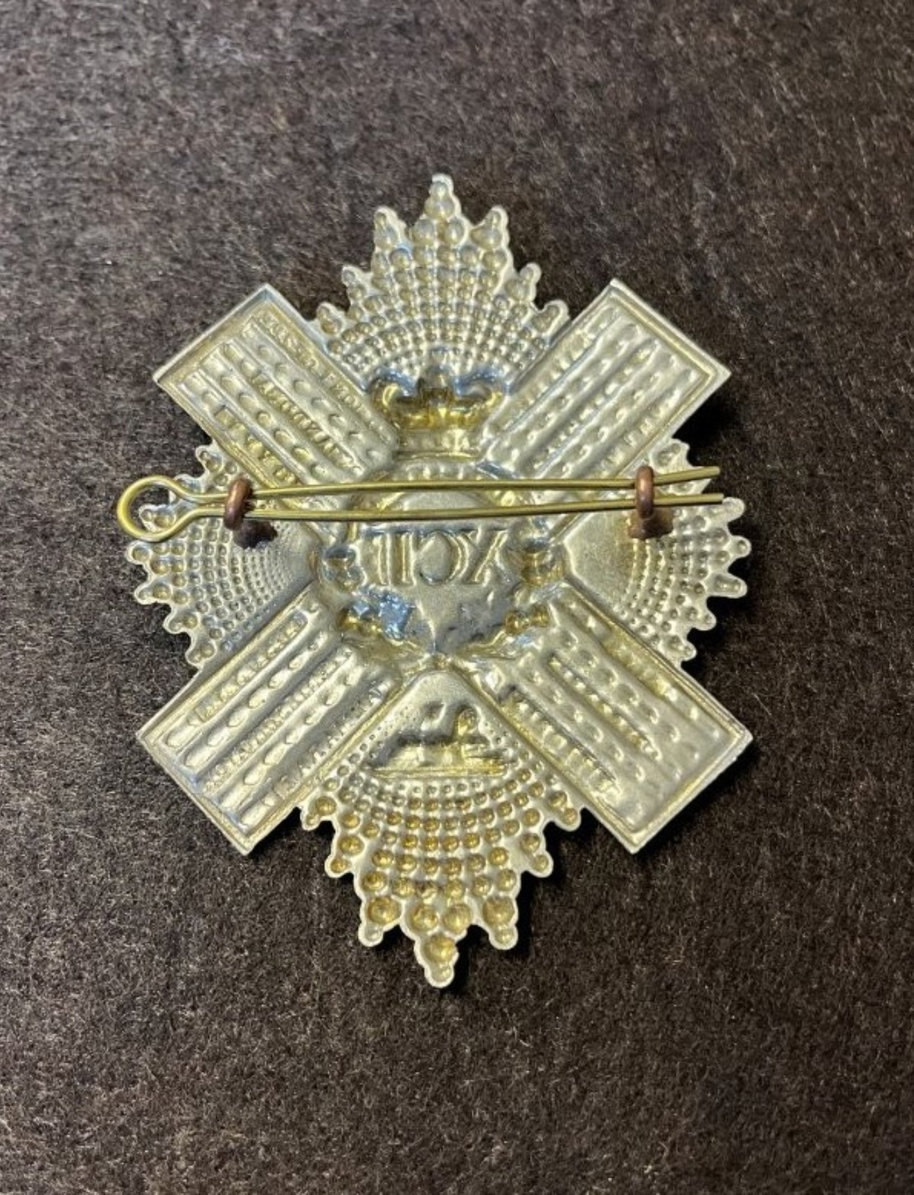 Militaria 92nd Gordon Highlanders Glengarry Badge with XCII and Battle Honours