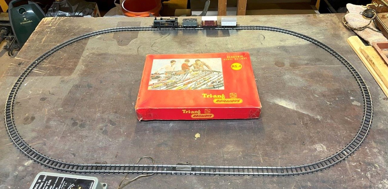 Vintage Triang RS.4 Electric Train Set OO / HO Gauge