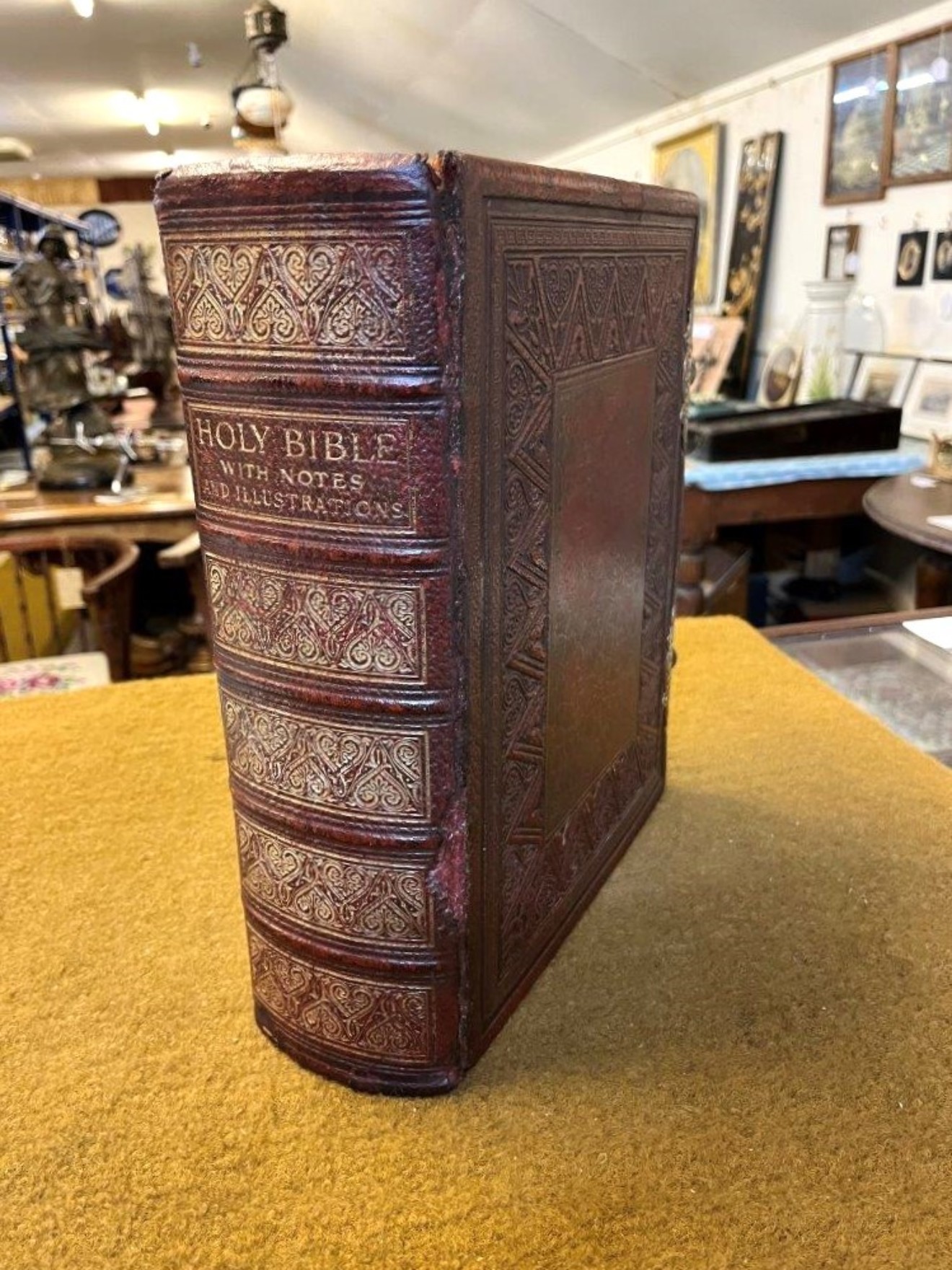 Victorian Family Bible with Full Exposition and Notes and Numerous Illustrative Engravings by The Rev John Brown