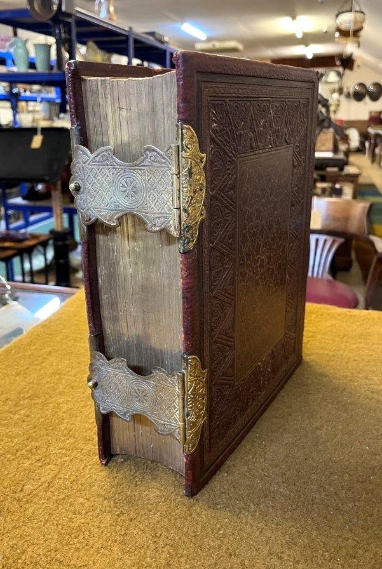 Victorian Family Bible with Full Exposition and Notes and Numerous Illustrative Engravings by The Rev John Brown