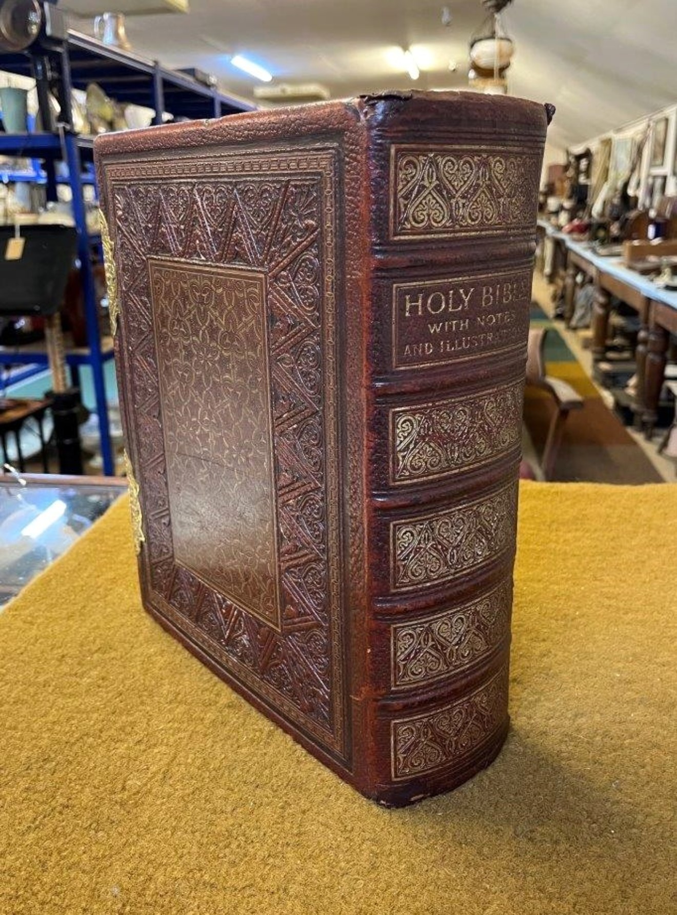 Victorian Family Bible with Full Exposition and Notes and Numerous Illustrative Engravings by The Rev John Brown