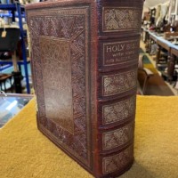 Victorian Family Bible with Full Exposition and Notes and Numerous Illustrative Engravings by The Rev John Brown