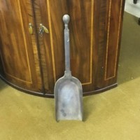 WW2 Cast Iron Shovel Marked GRVI below Crown with Griffin Trade Mark