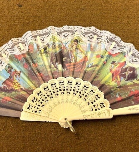 Vintage Spanish Fan Bullfighter Design