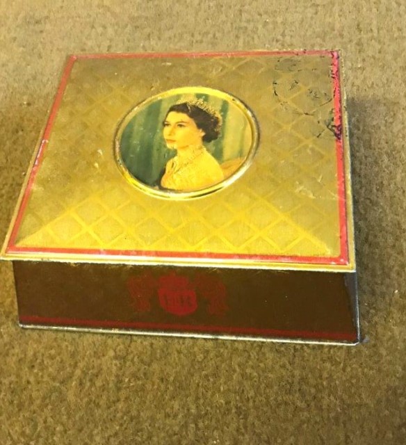 Queen Elizabeth II Coronation Souvenir Biscuit Tin McVitie & Price Ltd June 1953