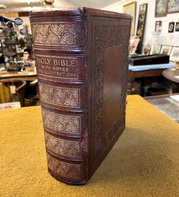 Victorian Family Bible with Full Exposition and Notes and Numerous Illustrative Engravings by The Rev John Brown